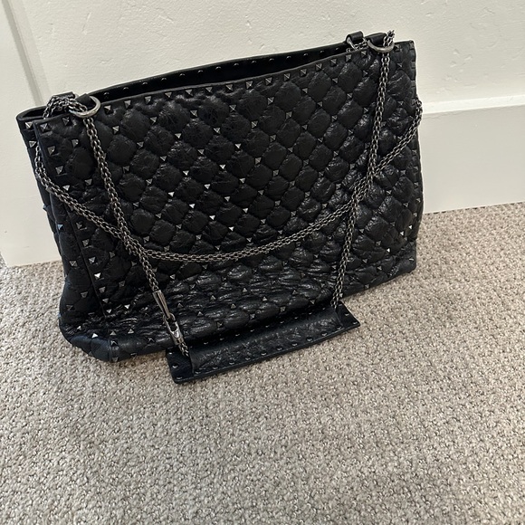 Valentino Garavani Rockstud Shoulder Bag – Black Leather - Picture 5 of 10